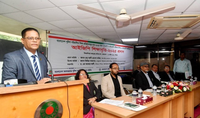 মেধা ও মনন দিয়ে দেশের মর্যাদা বাড়াতে শিক্ষার্থীদের প্রতি আইজিপির আহ্বান